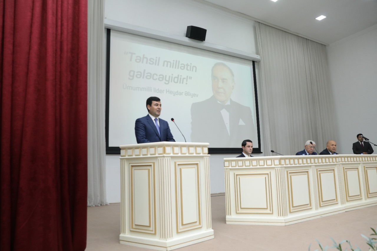 Deputat Ağalar Vəliyev Xaçmazda yüksək balla qəbul olan tələbələri mükafatlandırdı - FOTOLAR